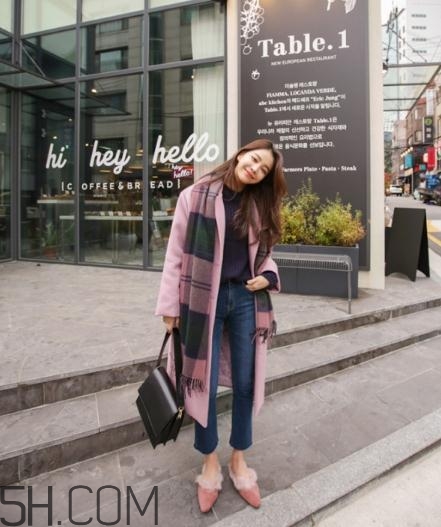 冬天穿牛仔褲配什么鞋子？冬天牛仔褲搭配鞋子圖片