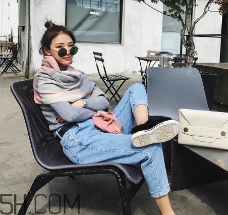 牛仔褲粘上502怎么辦？牛仔褲上的膠水怎么洗掉？