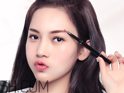 紋什么眉毛最自然好看？紋眉的常見(jiàn)方法