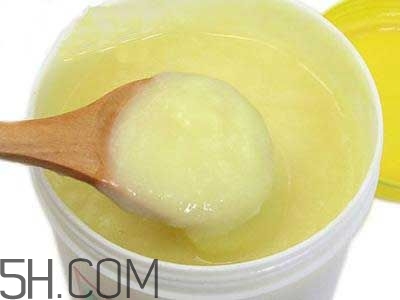 蜂王漿的營(yíng)養(yǎng)成分有哪些？怎么辨別真假蜂王漿？