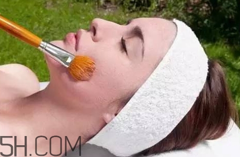 刷酸爆痘正常嗎？為什么刷酸會(huì)爆痘？