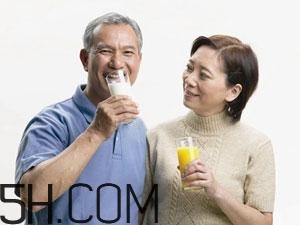 老人缺鈣有什么害處？老人如何補(bǔ)鈣？
