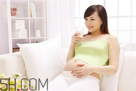 成人為什么也要喝奶粉？成人喝奶粉的好處有哪些？