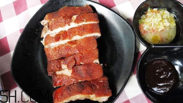 脆皮烤豬用什么設(shè)備好？中國(guó)最出名的脆皮烤豬在哪里？