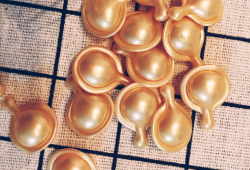 雅頓金膠怎么打開？雅頓金膠膠囊怎么扭開？