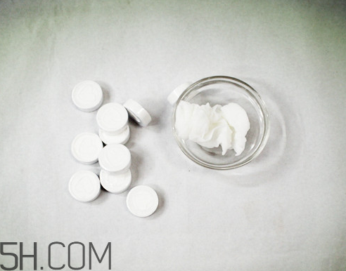 怎樣判斷壓縮面膜有熒光劑？壓縮面膜用酸奶怎么泡？