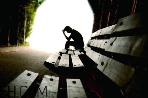 焦慮癥和抑郁癥哪種更嚴(yán)重？焦慮癥和抑郁癥的區(qū)別有哪些？
