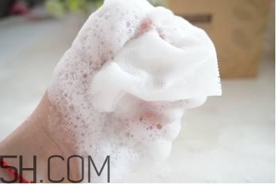 用了嘉娜寶洗顏粉還用洗面奶嗎？洗顏粉的正確打開方式