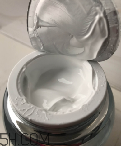 歐詩漫珍珠水光素顏霜油不油？歐詩漫珍珠素顏霜適合膚質(zhì)