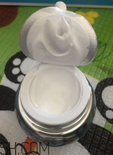 歐詩漫珍珠水光素顏霜含激素嗎？歐詩漫珍珠素顏霜刺激嗎