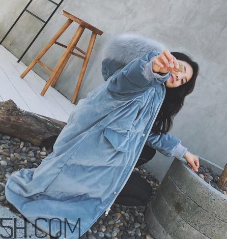 羽絨服面料錦綸和聚酯纖維哪個好？羽絨服軟的好還是硬的好？