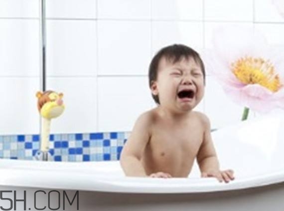 寶寶拉肚子可以洗澡嗎？寶寶拉肚子怎么洗澡比較好？