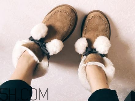 ugg雪地靴要穿襪子嗎？ugg是光腳穿嗎？