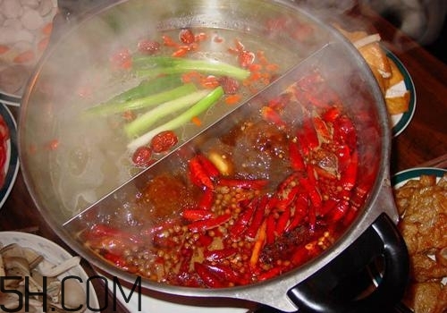 喉嚨有異物是食道癌嗎？如何預(yù)防食道癌？