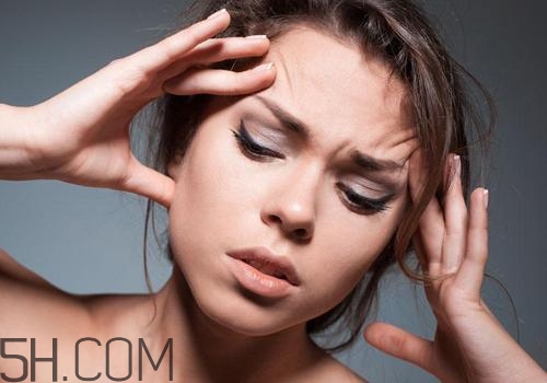 月經(jīng)前頭疼是怎么回事？月經(jīng)前有頭疼的癥狀嗎？