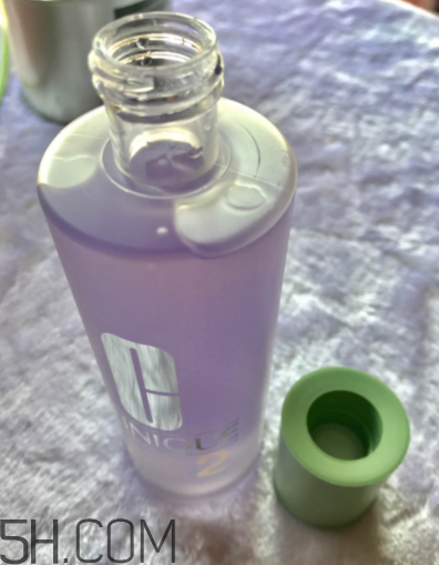 倩碧爽膚水哪個不含酒精？哪個適合敏感皮？
