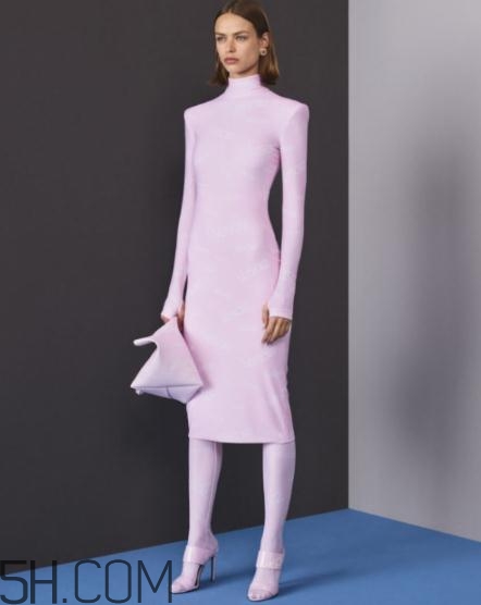 versace2018早秋服裝系列好看嗎_有哪些款式？