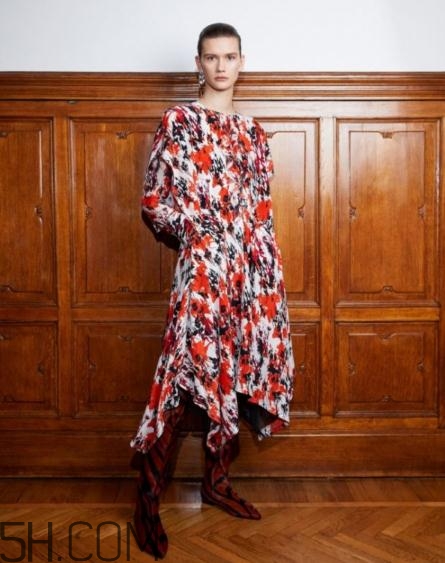 roberto cavalli2018早秋服裝系列好看嗎_有哪些款式？