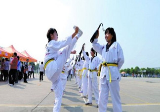 女生學(xué)空手道好還是跆拳道好？女生學(xué)哪種防身術(shù)好？