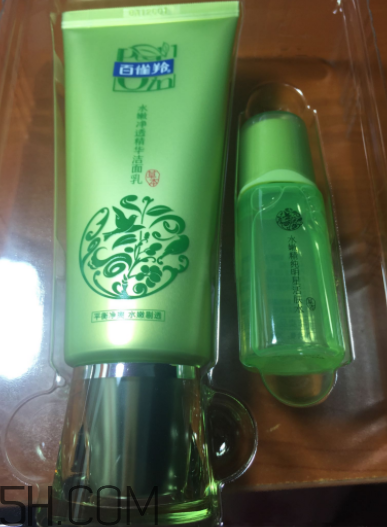百雀羚泡沫潔面乳洗后緊繃嗎？適合干皮嗎？