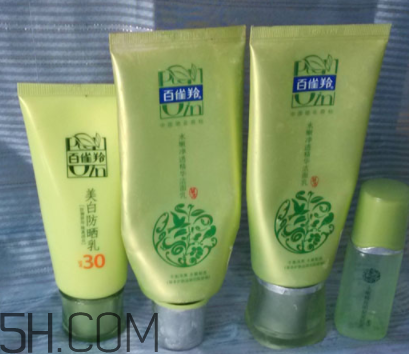 百雀羚泡沫潔面乳洗后緊繃嗎？適合干皮嗎？