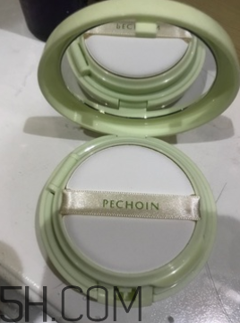 百雀羚氣墊BB霜浮粉嗎？適合干皮嗎？