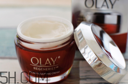 olay大紅瓶面霜適合白天用嗎？能見光嗎？
