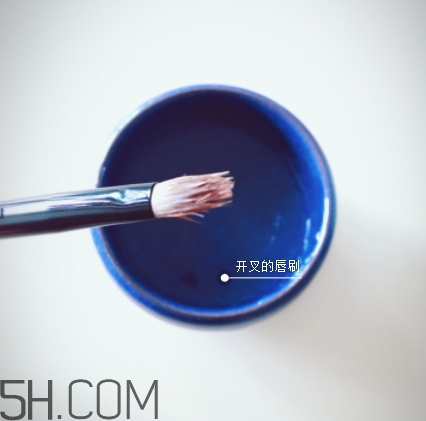 唇刷怎么用？唇刷怎么蘸取口紅