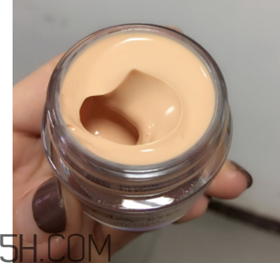 Olay素顏眼霜油不油？適合什么膚質(zhì)？