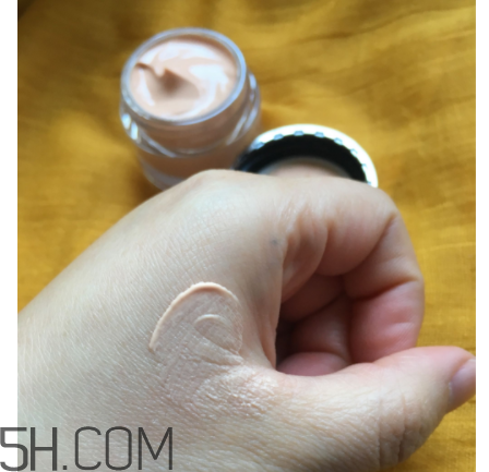 Olay素顏眼霜油不油？適合什么膚質(zhì)？
