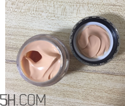 Olay素顏眼霜油不油？適合什么膚質(zhì)？