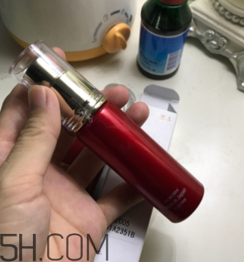 Olay小臉精華露適合什么季節(jié)用？什么膚質(zhì)？