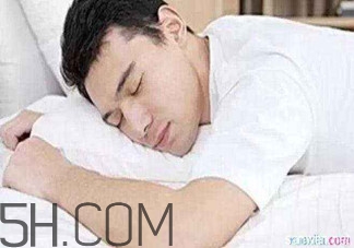 男人趴著睡對身體的危害有哪些？男人趴著睡有哪些危害？