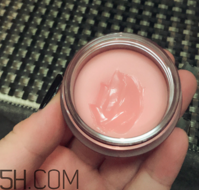 蘭芝夜間唇膜每次敷多厚？每次用多少？
