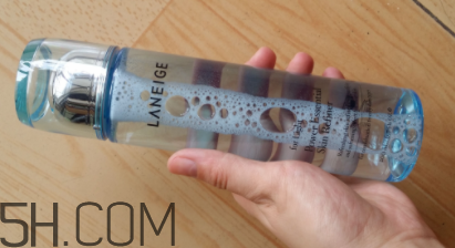 蘭芝水衡精華水油不油？適合油皮嗎？