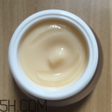 sum37魔法眼霜油不油？油皮能用嗎？