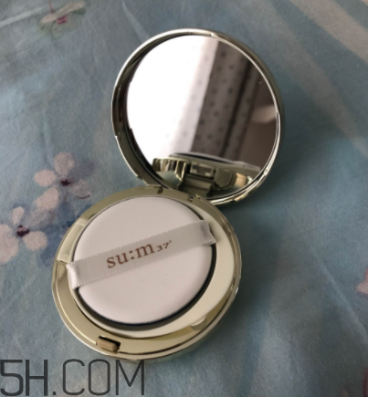 sum37空氣感氣墊霜浮粉嗎？適合油皮嗎？