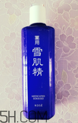 雪肌精化妝水適合干皮嗎？適合痘肌嗎？