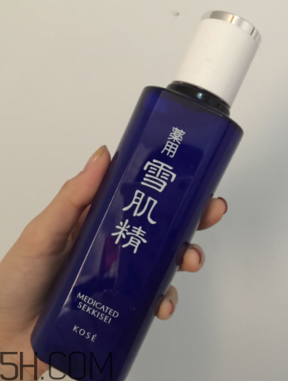 雪肌精化妝水盈潤型適合油皮嗎？適合夏季嗎？