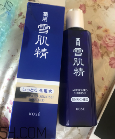 雪肌精化妝水盈潤型是清潔水嗎？能美白嗎？