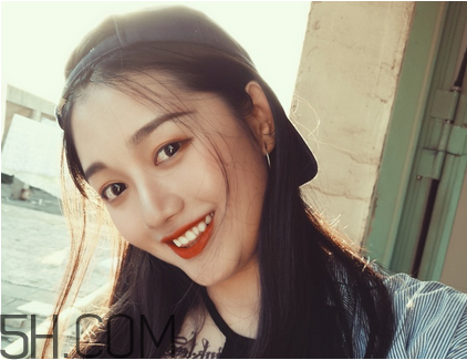 中午睡覺(jué)要卸妝嗎？怎么避免帶妝睡覺(jué)的危害？