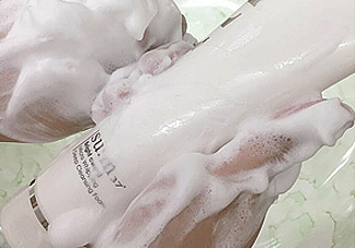sum37泡沫潔面膏洗后緊繃嗎？干皮能用嗎？