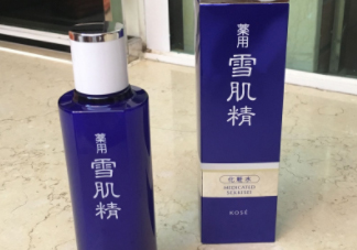 雪肌精化妝水盈潤(rùn)型成分是什么？會(huì)使皮膚變薄嗎？