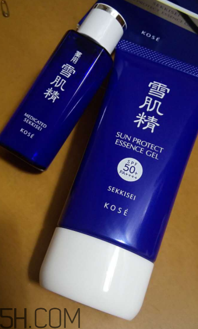 雪肌精防曬啫喱是化學(xué)防曬嗎？有刺激嗎？