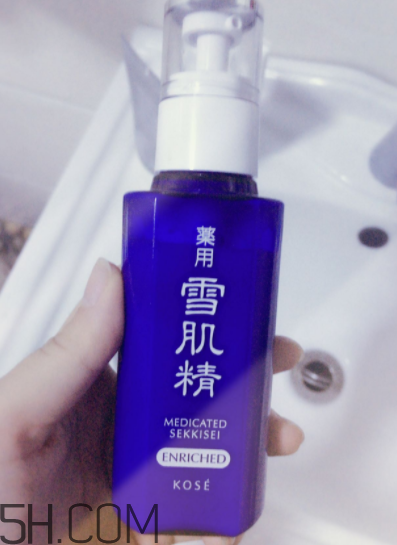 雪肌精盈潤乳液適合油皮嗎？適合夏季嗎？