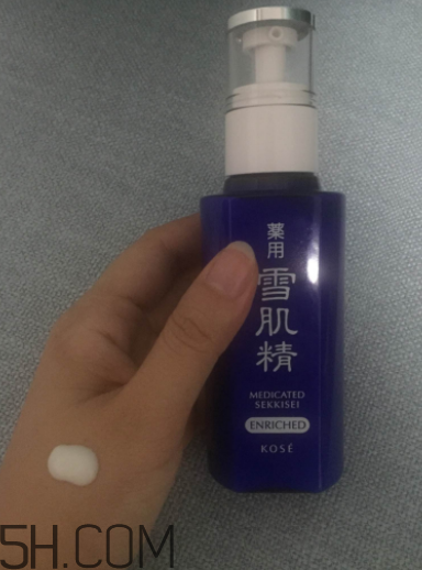 雪肌精盈潤乳液適合油皮嗎？適合夏季嗎？