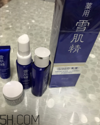雪肌精盈潤乳液適合油皮嗎？適合夏季嗎？