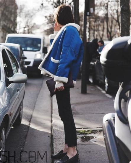 羊羔絨牛仔外套怎么搭配？羊羔絨牛仔外套搭配女