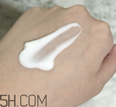 雪肌精盈潤乳液含藥物成分嗎？安全嗎？