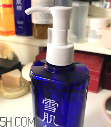 雪肌精卸妝油糊眼睛嗎？雪肌精卸妝油悶痘嗎？